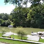 Grand Au Calme Vue Sur La Riviere Apartment