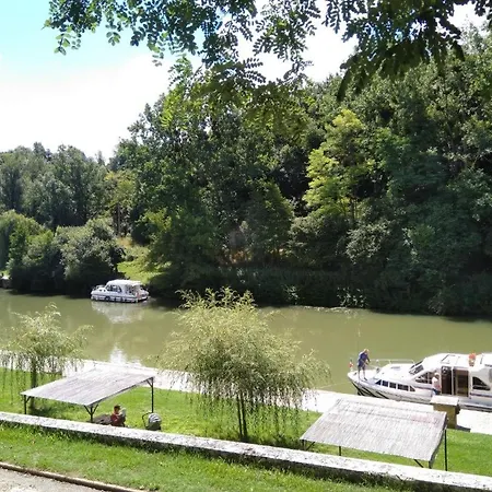 Grand Au Calme Vue Sur La Rivière Appartamento